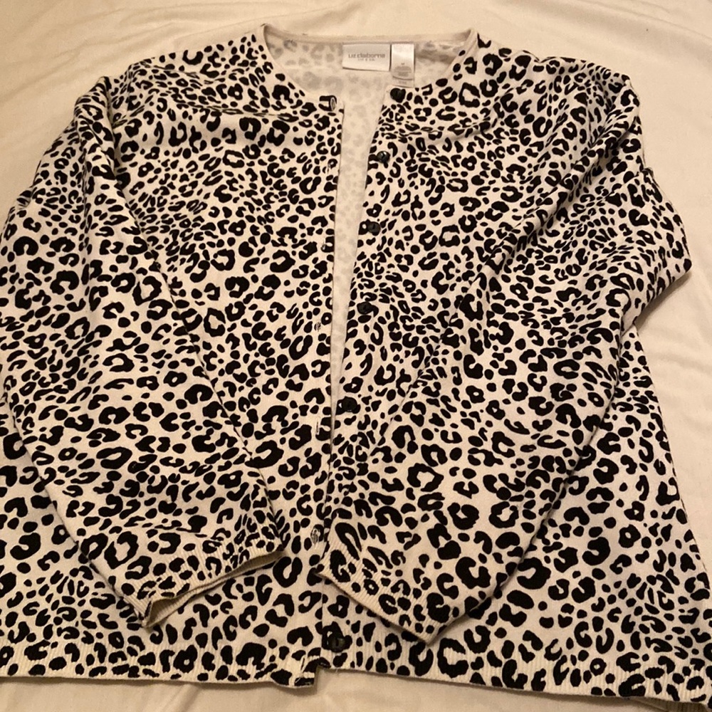 Gently used Women’s size Medium Liz Claiborne sweater